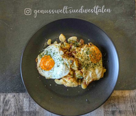 "Bratkartoffeln mit Speck und Spiegelei"