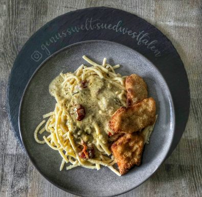 "Minischnitzel an cremigen Spätzle"