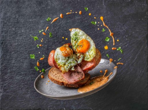"Leberkäse, Spiegelei, Kartoffelbrot"